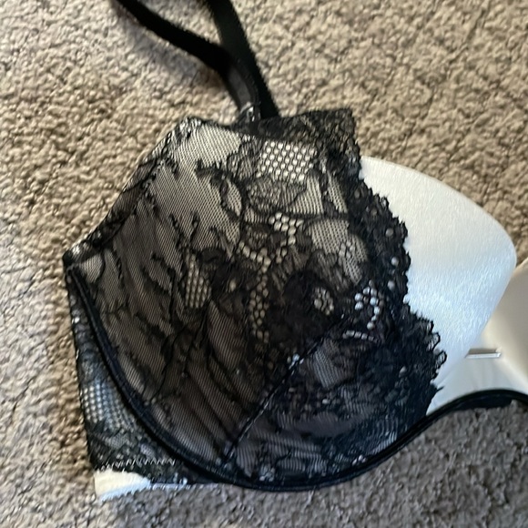 Victoria’s Secret Bra - Picture 4 of 13